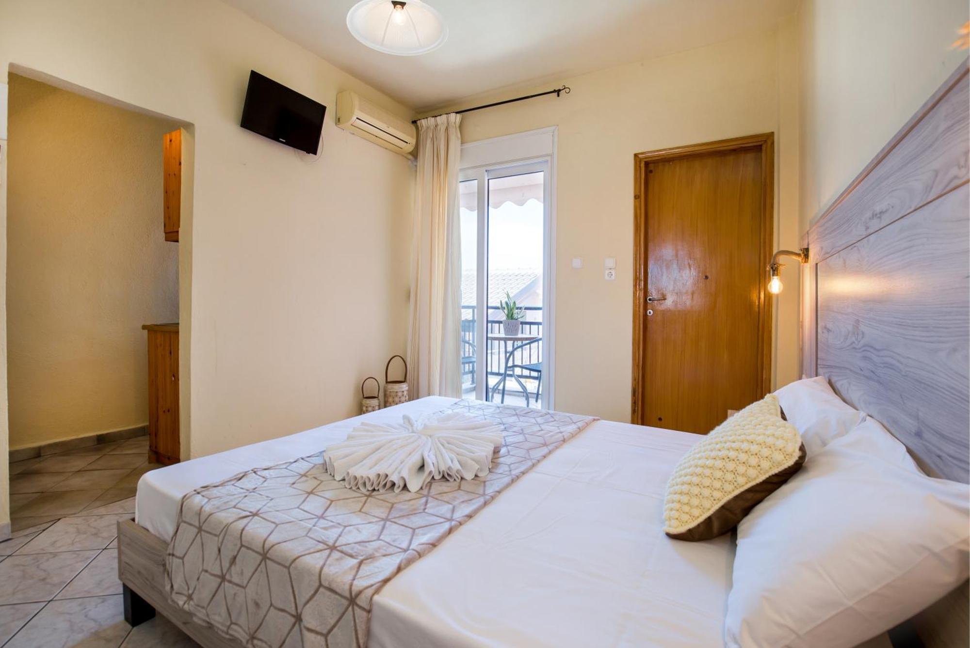 Ianos Apartments Potos Bagian luar foto