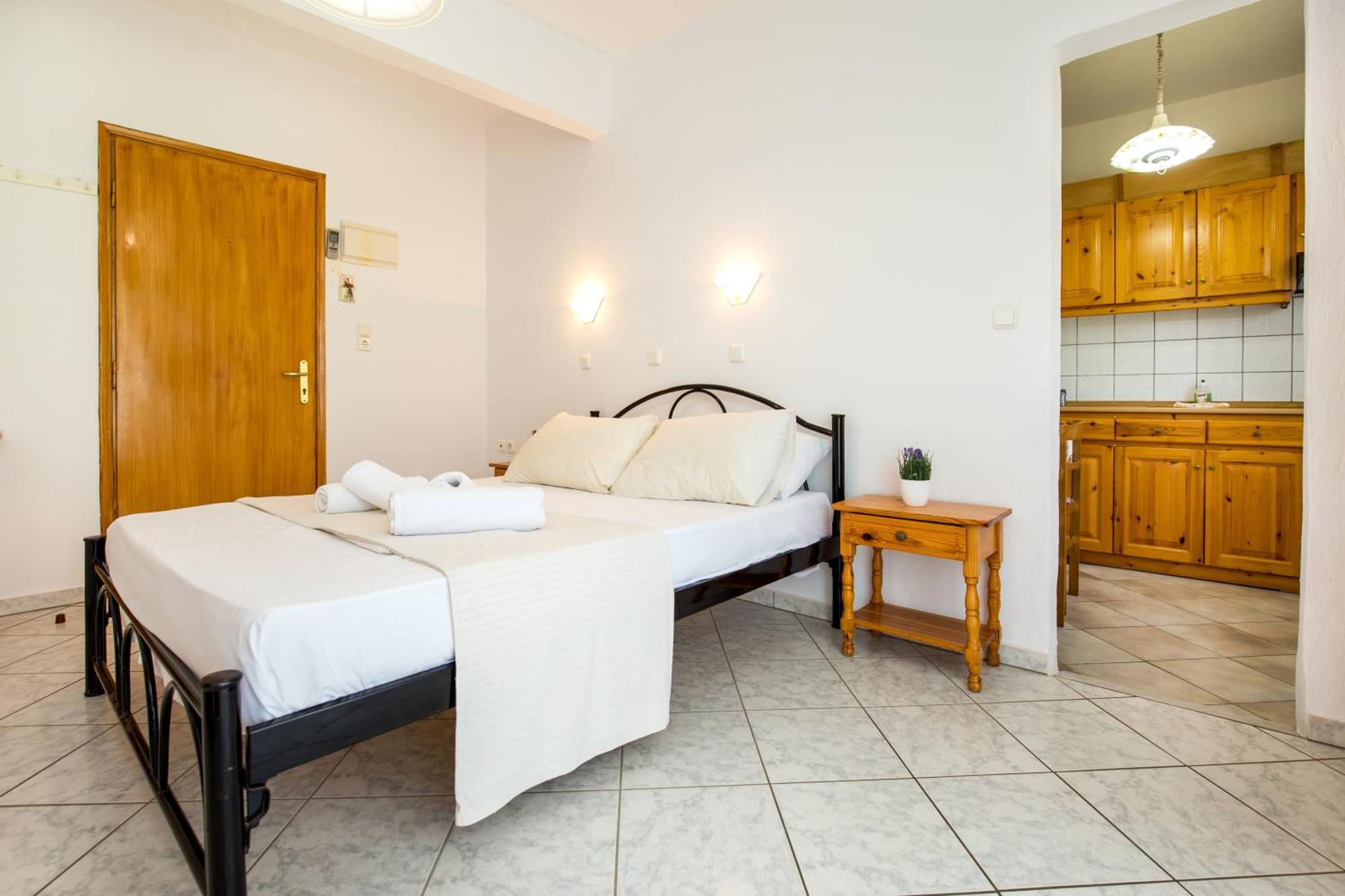 Ianos Apartments Potos Bagian luar foto