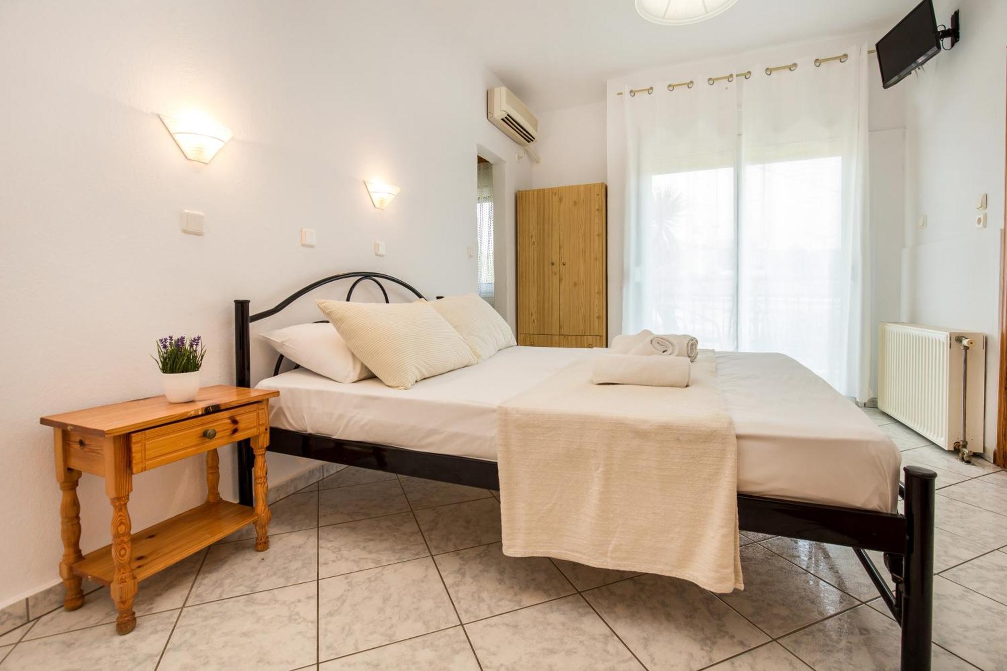 Ianos Apartments Potos Bagian luar foto