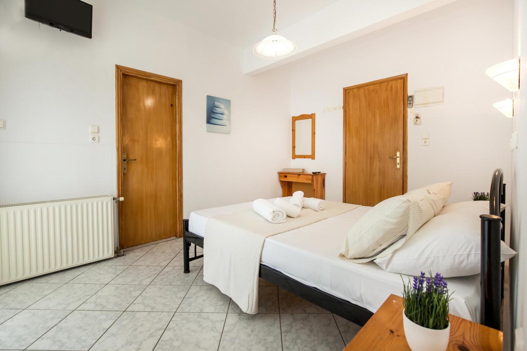 Ianos Apartments Potos Bagian luar foto