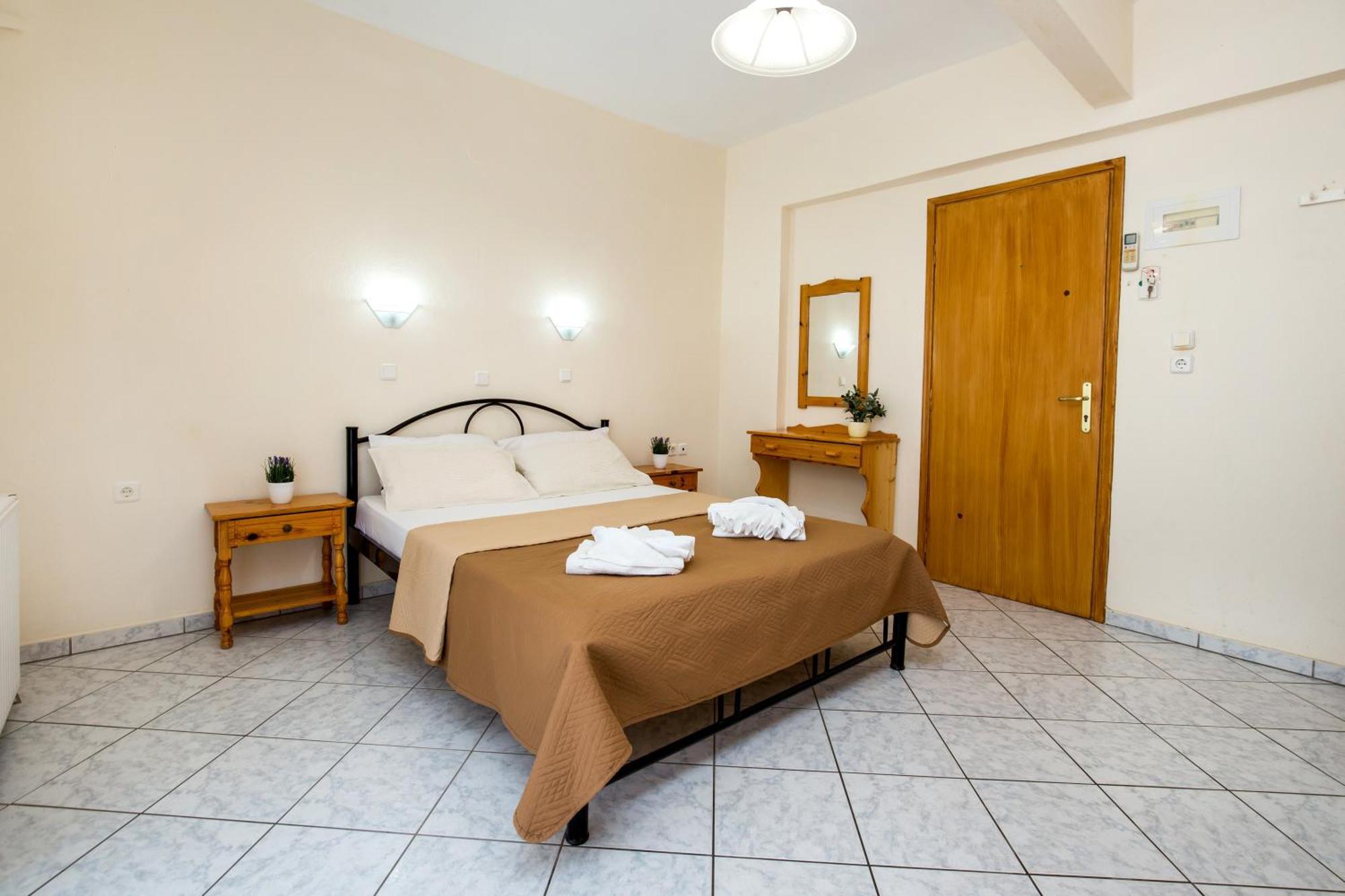 Ianos Apartments Potos Bagian luar foto