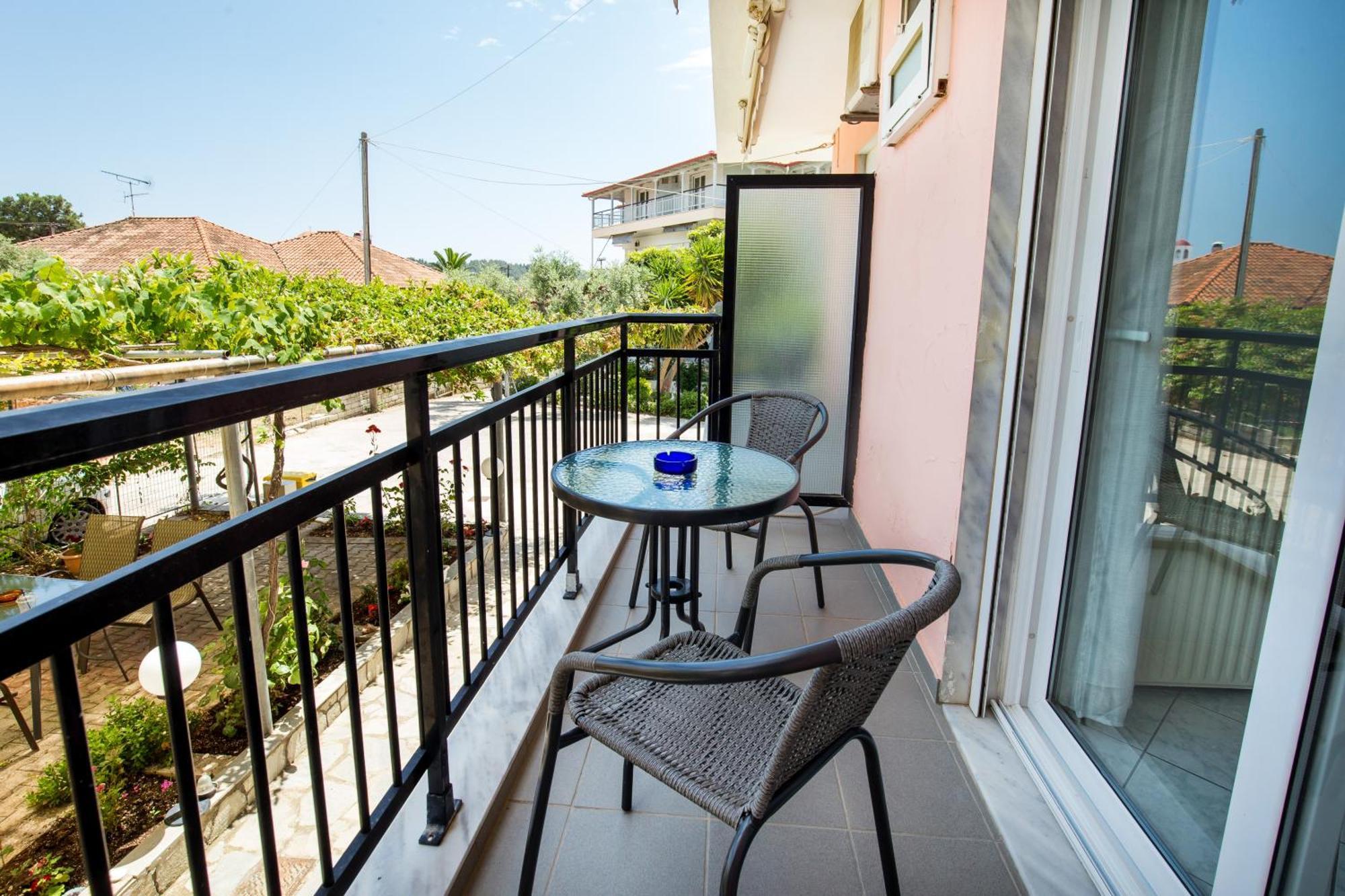 Ianos Apartments Potos Bagian luar foto